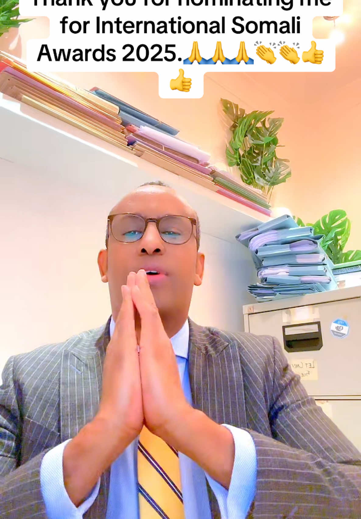 A post by @lawyermohamed35 on TikTok caption: #somalitiktok12 #somaliland #somalitiktok #somaligirls #somalikenyan🇸🇴🇰🇪🔥👸 #hargeisa #jigjiga #somaligirl #somaliarmy #jigjiga_somali_galbeed #somaliethiopian #somaliatiktok #puntlander🇸🇱 #somalia #somaliuk #somalibridal #somaliwayn🇸🇴🇸🇴🇸🇴 #mogadishu #isliinairobi #somal 