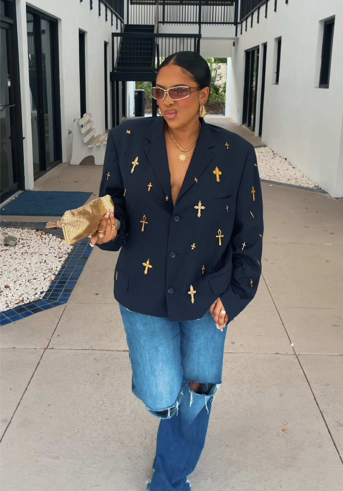 A post by @exe_eve on TikTok caption: This blazer is a 10/10 🏆