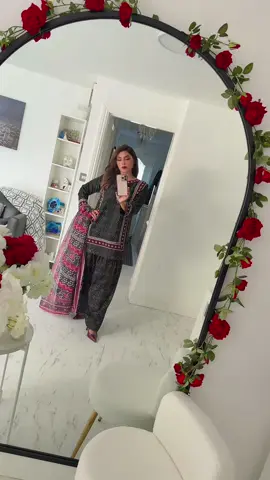 A post by @fariibuttofficial on TikTok caption: #fyp 
