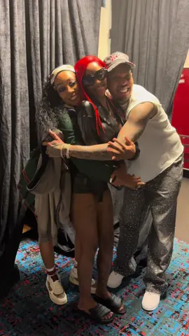A post by @sexyyred314 on TikTok caption: I got sandwiched yal 😂😂 #sexyy #fyppp #sexyyred #breezybowl #chrisbrown #monica #fyp