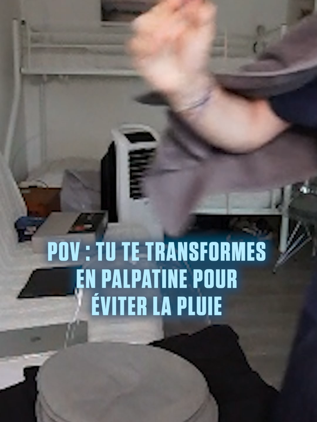 A post by @samueletienneofficiel on TikTok caption: Quand tu pars en mission sauver les canapés de la pluie et tu reviens du côté obscur de la force... #palpatine #cosplay #starwarsfan #samueletienne #humortiktok