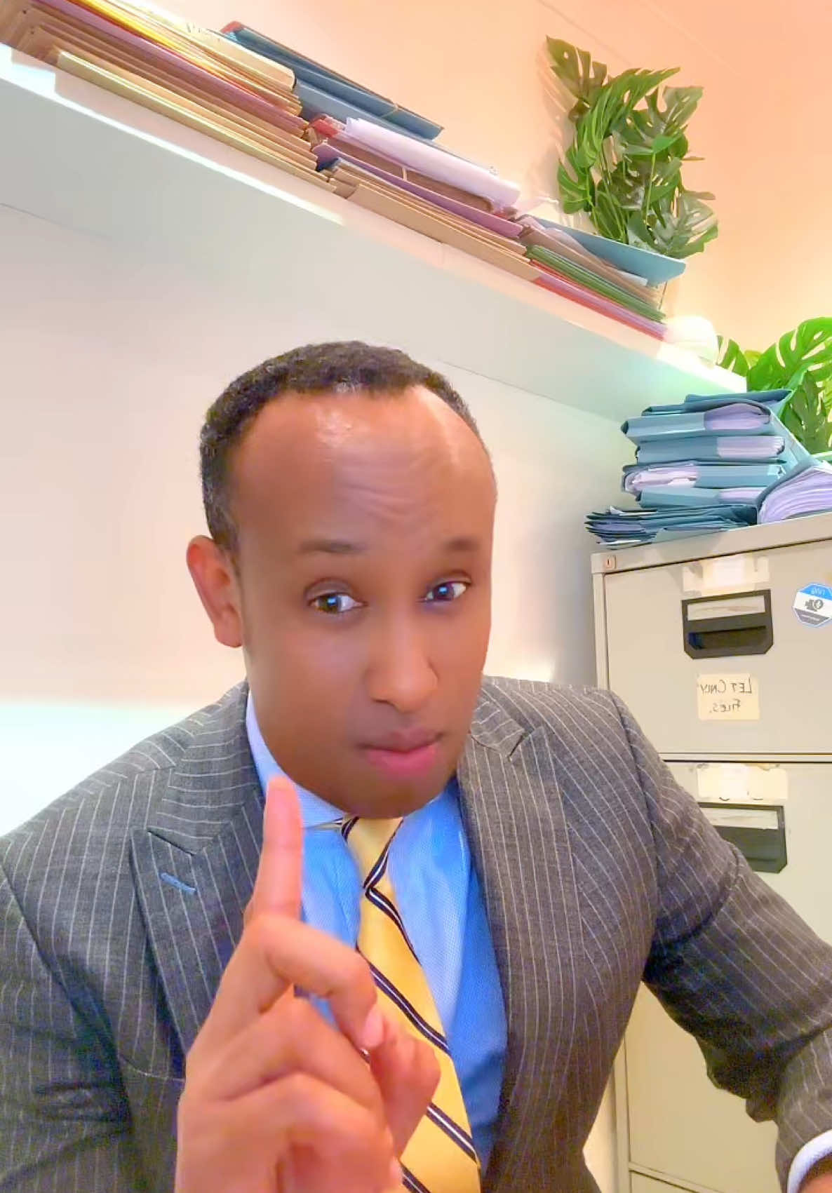 A post by @lawyermohamed35 on TikTok caption: #somalitiktok12 #somaliland #somalitiktok #somaligirls #somalikenyan🇸🇴🇰🇪🔥👸 #hargeisa #jigjiga #somaligirl #somaliarmy #jigjiga_somali_galbeed #somaliethiopian #somaliatiktok #somaliatiktok #somalia #somaliuk #somalibridal #somaliwayn🇸🇴🇸🇴🇸🇴 #mogadishu #isliinairobi #somal 