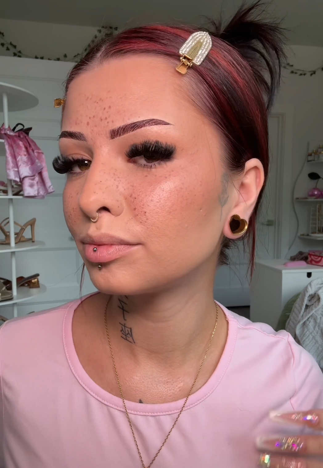 A post by @ on TikTok caption: You can’t tell me this look doesn’t look flawless 😩😍 @Estée Lauder @Too Faced @Laura Mercier @Haus Labs by Lady Gaga @M.A.C Cosmetics Store @Anastasia Beverly Hills @ColourPop Cosmetics #grwm #skintint #naturalmakeup #nofilter #glowyskin #stargrl333 