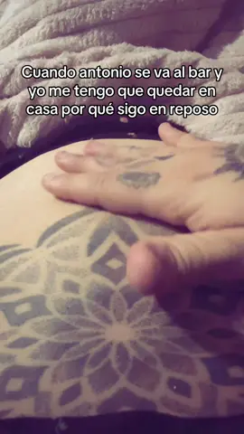 A post by @vanessageminis on TikTok caption: Hoy he intentado llevar vida normal salir entrar y de nuevo me encuentro mal!😭😭😭 me da a mí que esto va pa largo #embarazo #reposo #papa @AN✝️ONIO MAR✝️IN 