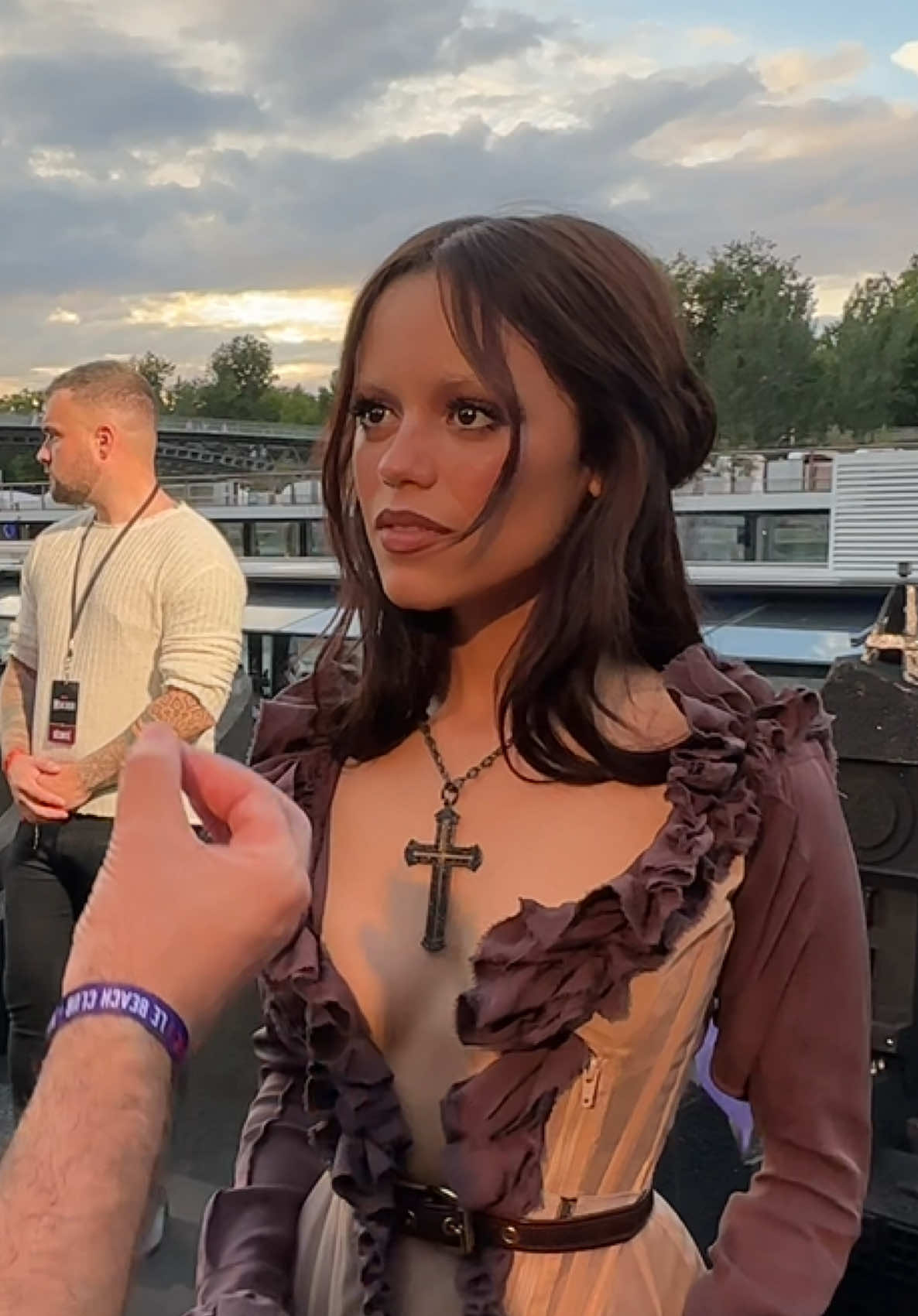 A post by @anttonracca on TikTok caption: Imagine tu parles avec Jenna Ortega 