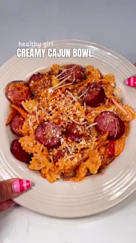 A post by @makayla_thomas_fit on TikTok caption: healthy girl meal in a hurry 👏🏼 perfect summer pasta and reheats so well for meal prep too!!  #healthymeals #mealprep #healthydinner #summermeals 