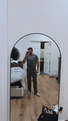 A post by @richii250 on TikTok caption: Look like mens to me #fyp #relatable 