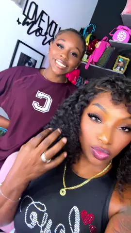 A post by @dlynnbeauti504 on TikTok caption: #thursday #1000likeson #trending #fyp 