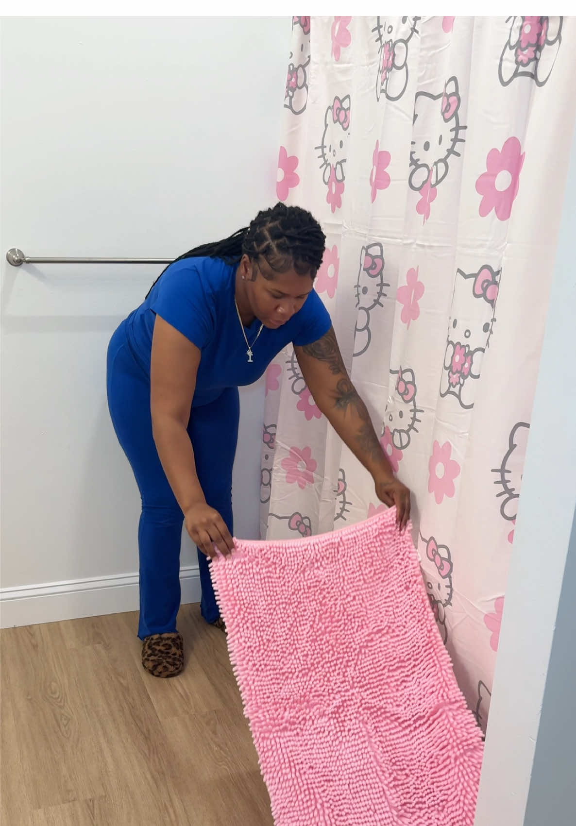 A post by @isistkeyah on TikTok caption: Cleaning and Decorating The Girls Bathroom 🛁🧽🩷✨@Bloom Nutrition #fyp #isistkeyah #MomsofTikTok #demi #bathroomakeofer #hellokitty #clean #bloomnutrition #bloompartner #pinkbathroomdecor #showercurtain #decoratewithme #bathrugs #hellokittydecor 