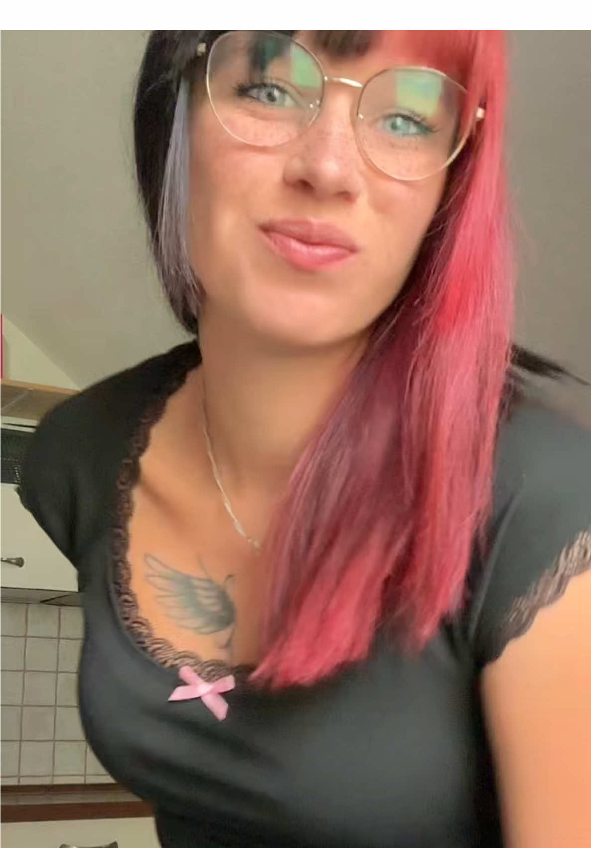 A post by @_miinii_franziii_ on TikTok caption: ❤️🖤