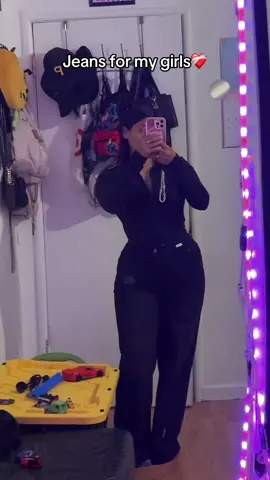 A post by @xodreea on TikTok caption: So far my favorite jeans 🤩🤩🤩 #jeans #girls #fypシ゚viral #viral #outfitinspo 