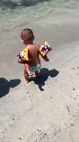 A post by @mariomario581 on TikTok caption: ⚠️ tik tok siamo al mare ⚠️