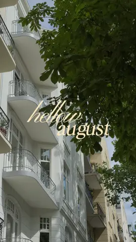 A post by @wifiloo_m on TikTok caption: hallo august💛🌼