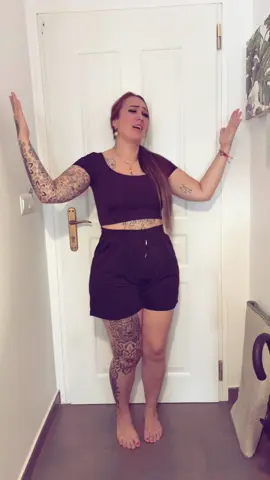 A post by @vanessageminis on TikTok caption: Cuando yo y tesa nos aburrimos!!! Esperoooo vuestros vídeos jajajajaj #humor #tesaymami 
