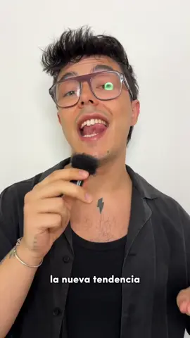 A post by @druni on TikTok caption: ¿Has oído hablar del toasty makeup? 🔥 Pues prepárate, porque es la tendencia más calentita (y favorecedora) del momento ✨ Se trata de un look con tonos cálidos —como canela, café, caramelo o terracota— que recrea ese efecto piel besada por el sol, jugosa, natural y con profundidad. Sombras marrones difuminadas, mejillas tostadas y labios con toque nude ambarino… todo suave pero con intención. Perfecto para el día, ideal para la golden hour ☀️ ¿Te apuntas al efecto toasty? #druniperfumerias #drunilover #toastymakeup #makeuptrends2025 #efectobuenacara #momentodruni #fyp #parati