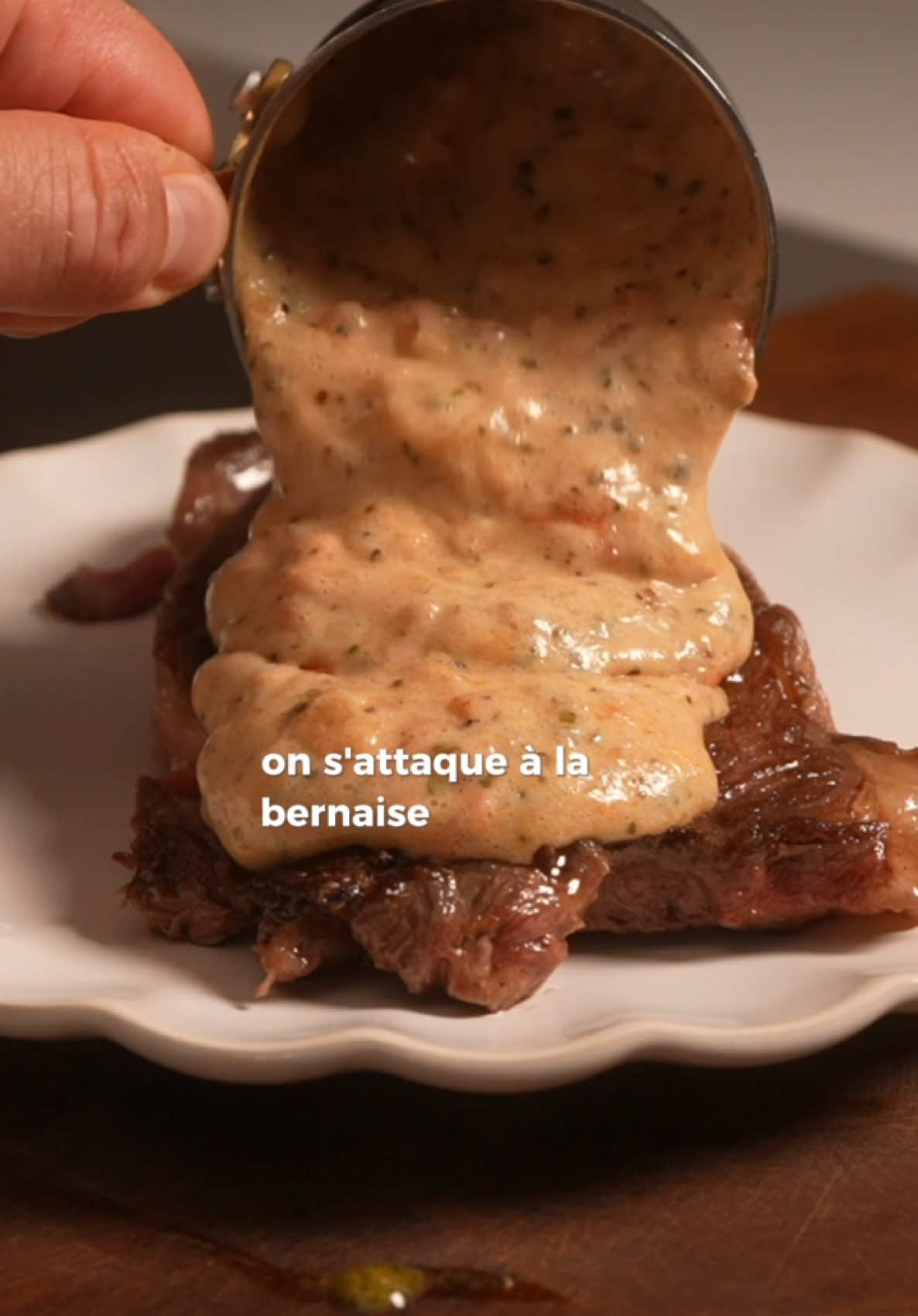 A post by @qistoh on TikTok caption: Sauce série Épisode 10 : Sauce Béarnaise/Choron/Foyot 🔥 #recette #cuisine #food #chef #sauce #technique #bearnaise 