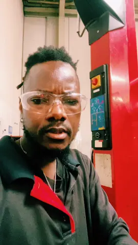 A post by @monsieurdago1 on TikTok caption: Les patrons avare vous pouvez pas acheter cette machine ?