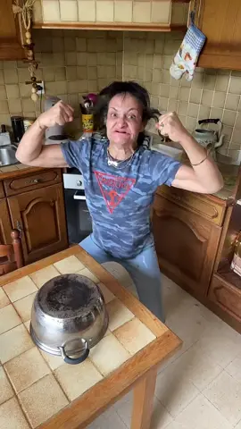 A post by @latiktokeuse869 on TikTok caption: #stopauharcelementsurlesreseaux #humour 