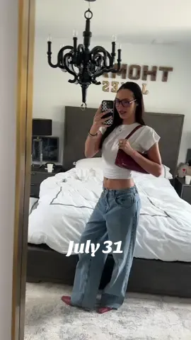 A post by @ashtinearle on TikTok caption: thursday vlogggy 