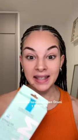 A post by @druni on TikTok caption: ¡NOVEDAD EN DRUNIIIIIIIIII! 🎉💥 Y esta te va a encantar: llegan los Parches Effaclar Duo+M de La Roche-Posay, y sí, son tan guays como suenan 😍 Estos parches invisibles anti-imperfecciones actúan en solo 8 horas, ayudando a reducir el tamaño, el enrojecimiento y la visibilidad de los granitos sin agredir la piel 💧 Finos, discretos y con tecnología inspirada en tratamientos profesionales. Perfectos para pieles sensibles y para esos momentos de SOS absoluto 😅 ¿Lo mejor? ¡Se quedan pegaditos y ni se notan! #druniperfumerias #drunilover #larocheposay #effaclar #parchesantiimperfecciones #novedadesdruni #skincare #fyp #parati #momentodruni