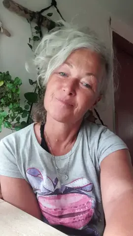 A post by @trilogar on TikTok caption: va a tener razón el que me dijo que mi destino era gatos y vino...voy de camino🤣🤣🤣🤣😉😊💪🌍🙏❤