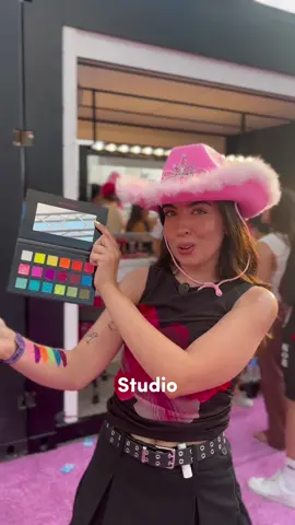 A post by @druni on TikTok caption: 🎨 Colores potentes, pigmento que no falla y mucho, MUCHO juego: La Neon Palette de @magicstudiomakeup tiene 18 sombras con acabados mate y shimmer para crear desde looks vibrantes hasta detalles de fantasía ✨ Ideal para festivales, maquillajes creativos o simplemente para salirte de lo básico. ¿Te atreves con el color? #druniperfumerias #drunilover #magicstudio #neonpalette #sombrasdeojos #makeupcreativo #momentodruni #fyp #parati