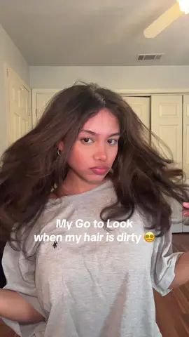 A post by @itsauraaaa on TikTok caption: bye bye dirty hairrr 💓💓 dry shampoo @Eva NYC 